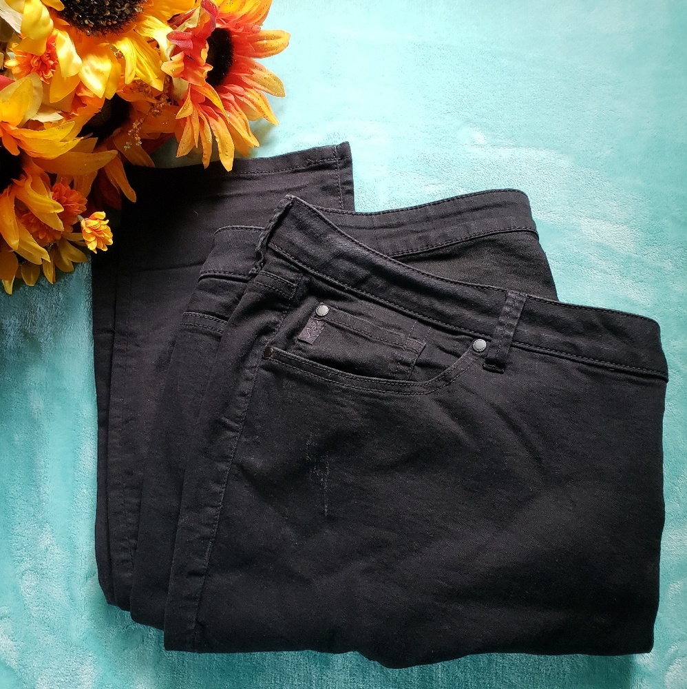 Torrid size 24 ripped skinny jeans